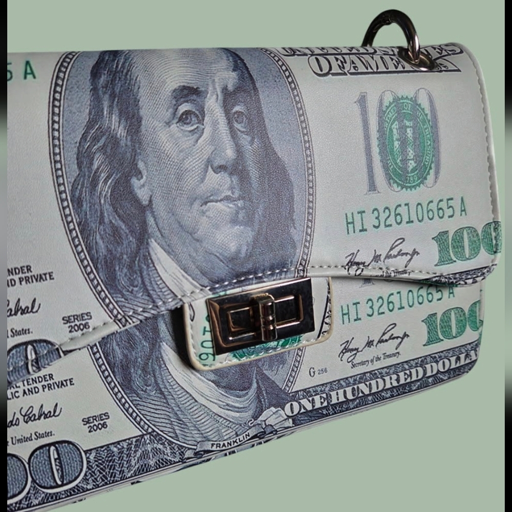 Stylish ($100 Print) Benjamin Franklin Chain Crossbody Novelty Bag - Picture 2 of 9